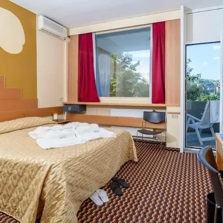 Santoli Hotel 3*